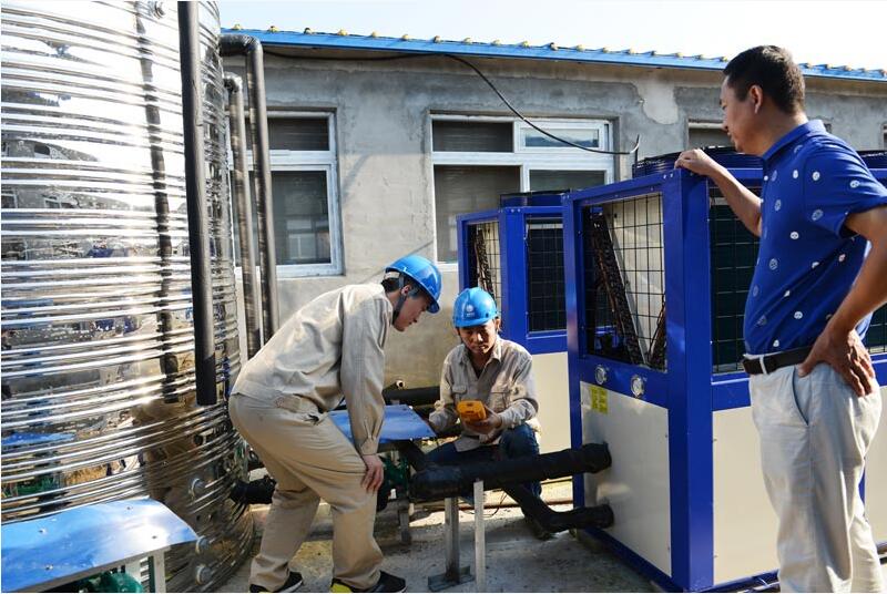 空气源热泵供暖养猪示范点送电成功