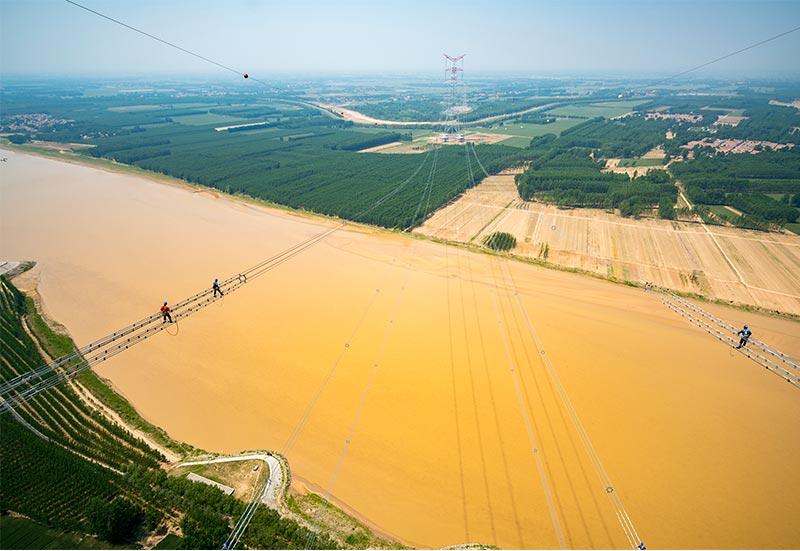 高空验收——1000千伏榆横—潍坊特高压输电线路