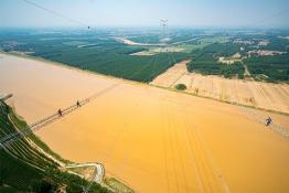 高空验收——1000千伏榆横—潍坊特高压输电线路