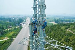 新乡供电：组装铁塔 服务风电并网