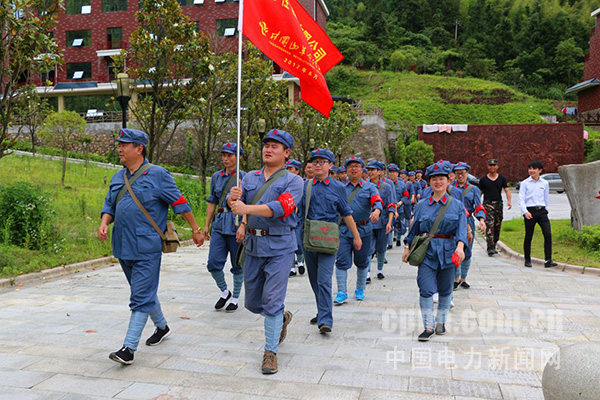 图为进行井冈山红色教育活动