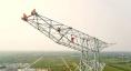 《天空之城》锡盟—山东1000千伏特高压交流输电工程铁塔组立现场。（徐可 摄）