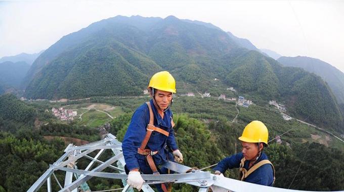 加紧建设安徽宁国至黄山吴川变电站220千伏输电线路