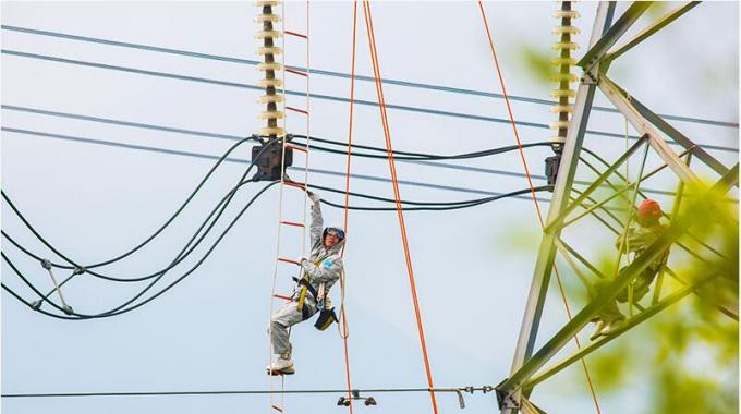 等电位带电作业 消除500千伏输电线路缺陷