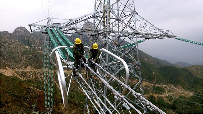 巍峨太行 架线施工忙