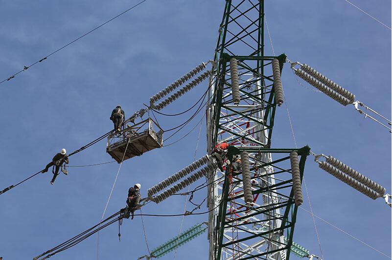 山西晋北--江苏南京±800千伏特高压直流输电线路工程（冀1标段）组塔施工有序进行
