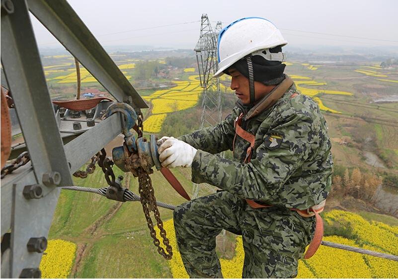 当铁路与电网碰撞—蒙华铁路穿越超高压输电线路