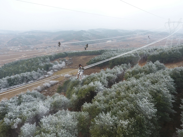  云南电网积极应对雨雪天气确保电网安全