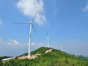 贵州达棒山风电项目首台发电机组开始正式吊装