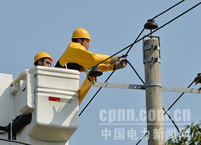 福州供电：带电作业护民生