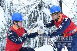 滁州供电：冒雪抢修线路