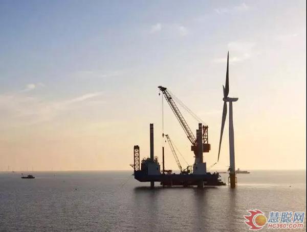 【咨询】三峡新能源江苏大丰海上风电项目首台风机吊装成功