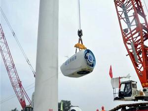 华电泽州风电一期项目首台风机顺利完成吊装