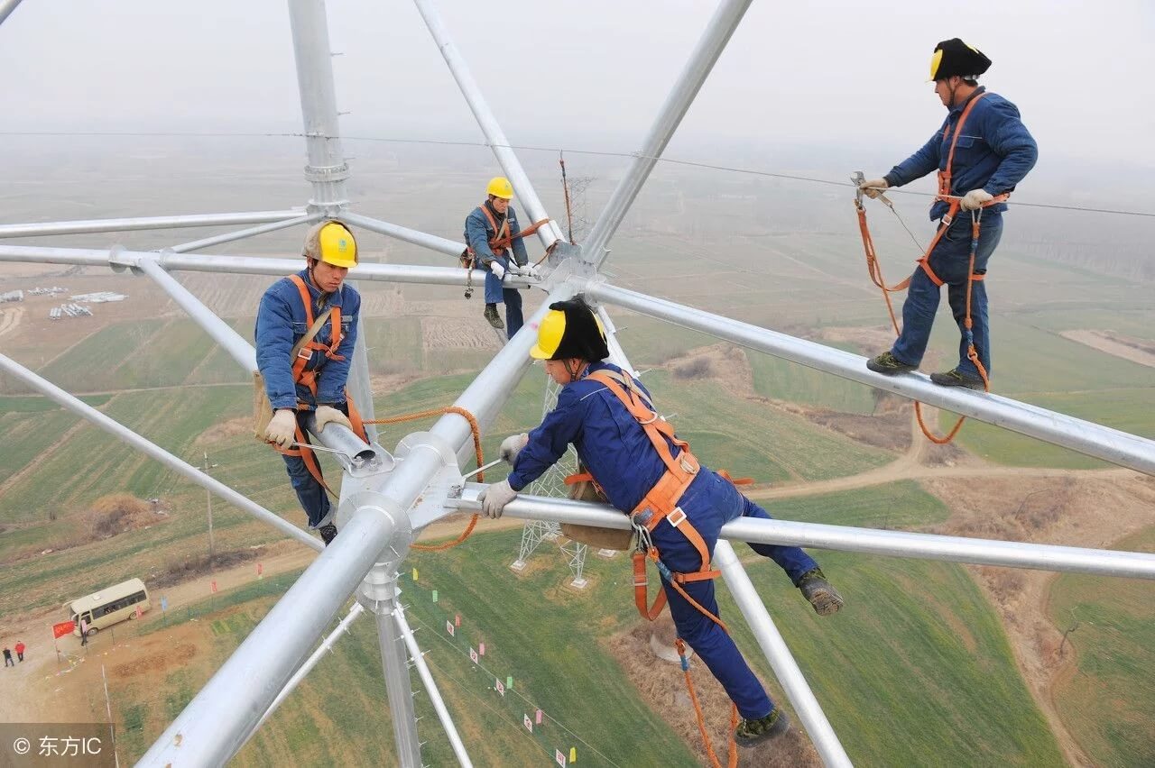中国特高压电网工人100多米高空作业令人惊心动魄【图说】