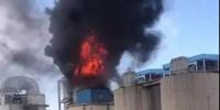 江苏泰州泰兴一热电厂脱硫塔起火现场 无人员伤亡