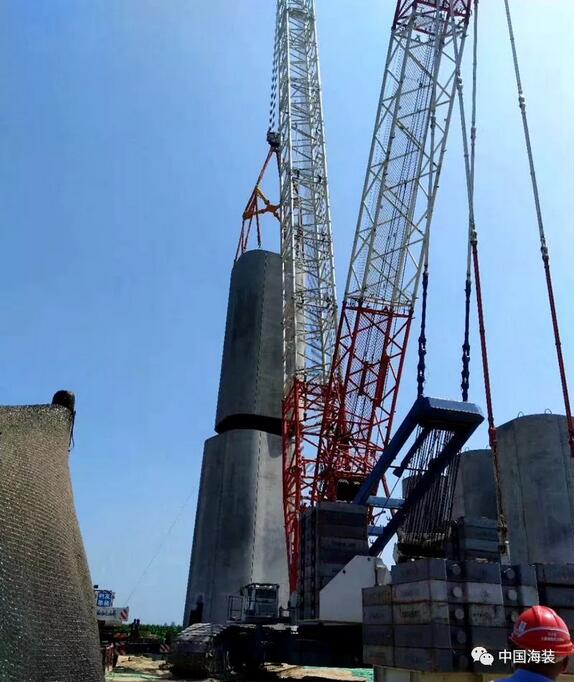 大唐滑县项目首台采用中国海装120米轮毂高度钢混塔筒机组完成吊装