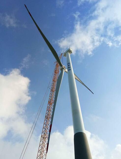 中国能建江苏院总承包响水大有风电项目首台风机吊装完成