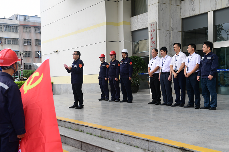 　　据了解，台风“山竹”的冲击，导致钦州供电网区35千伏线路故障跳闸4条次，10千伏线路故障跳闸99条次。截止17日晚上21时，钦州网区所有发生故障跳闸停电的线路全部恢复送电，抗灾抢险工作胜利结束。