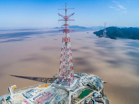 舟山380米高输电双子塔顺利结顶再创世界新纪录