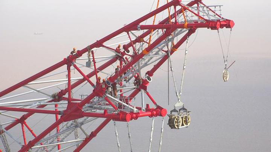 舟山380米高输电双子塔顺利结顶再创世界新纪录